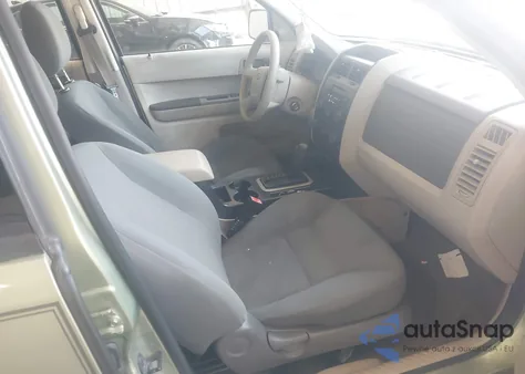 2008 Ford Escape Xls/Xls Manual z USA, uszkodzony, nr VIN 1FMCU02Z48KC68171